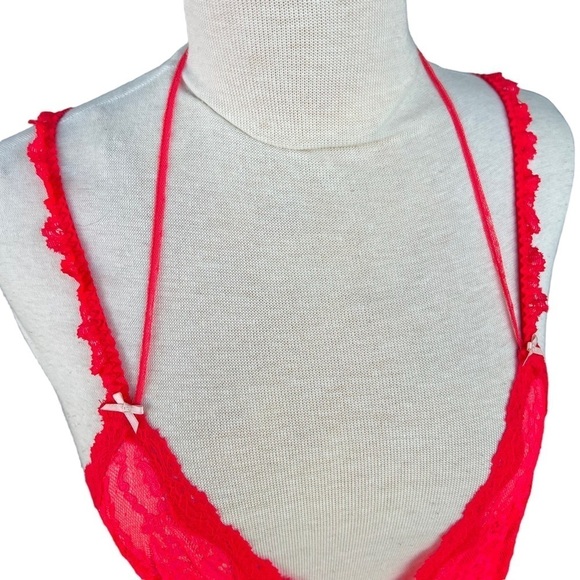 Victoria’s Secret Red Lace Teddy Peek-A-Boo Sheer Deep V Halter Large NWT 2014 - Picture 4 of 15
